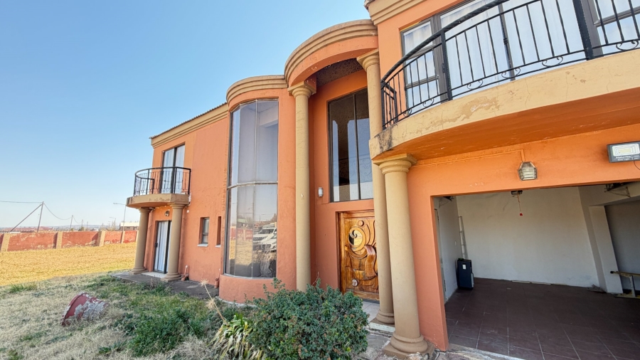 5 Bedroom Property for Sale in Grimbeeck Park North West